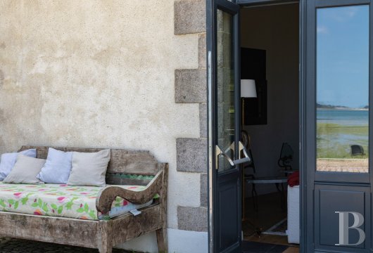 A set of two manor houses overlooks the Bay of Morlaix in Carantec on the north coast of Finistère - photo  n°8
